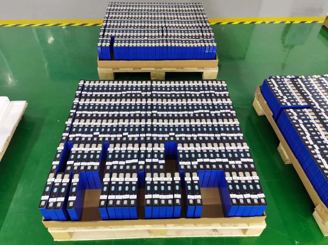 3.2V 125ah Lithium Ion LFP LiFePO4 Battery Cell for Solar Energy Storage EV Golf Cart Forklift